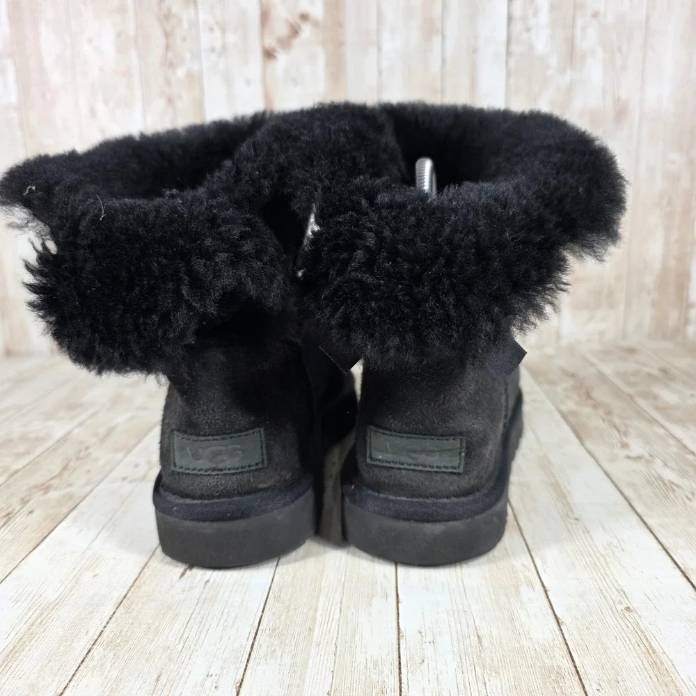 UGG Mini Bailey Bow II Black Suede‎ Sheepskin Boots Women's Size 8